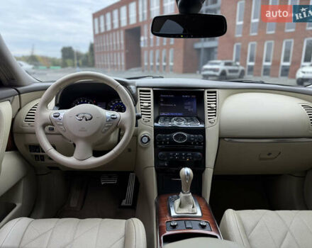 Черный Инфинити QX70, объемом двигателя 3.7 л и пробегом 131 тыс. км за 13599 $, фото 11 на Automoto.ua