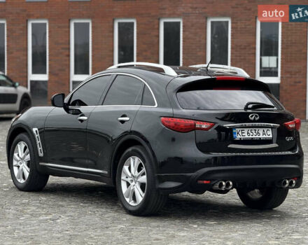 Черный Инфинити QX70, объемом двигателя 3.7 л и пробегом 131 тыс. км за 14299 $, фото 10 на Automoto.ua