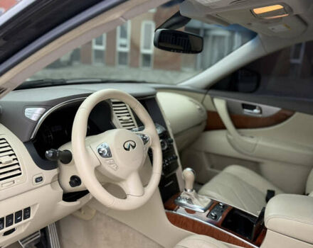 Черный Инфинити QX70, объемом двигателя 3.7 л и пробегом 131 тыс. км за 13599 $, фото 15 на Automoto.ua