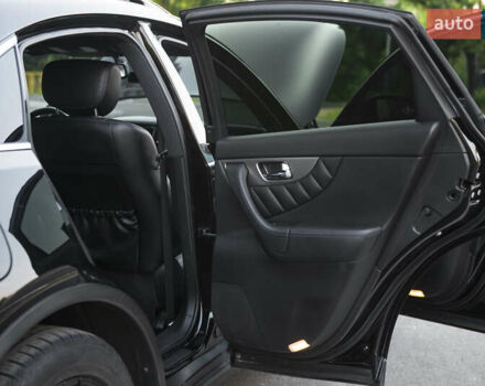 Черный Инфинити QX70, объемом двигателя 3.7 л и пробегом 124 тыс. км за 23000 $, фото 52 на Automoto.ua