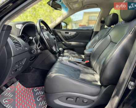 Черный Инфинити QX70, объемом двигателя 3 л и пробегом 215 тыс. км за 17500 $, фото 25 на Automoto.ua