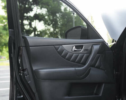 Черный Инфинити QX70, объемом двигателя 3.7 л и пробегом 114 тыс. км за 24999 $, фото 46 на Automoto.ua