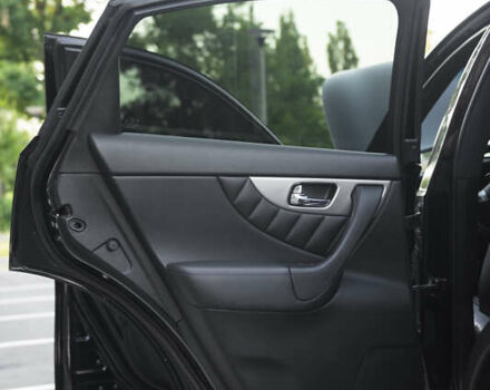 Черный Инфинити QX70, объемом двигателя 3.7 л и пробегом 124 тыс. км за 23000 $, фото 47 на Automoto.ua