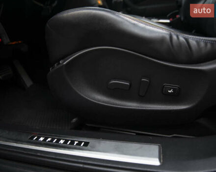 Черный Инфинити QX70, объемом двигателя 3.7 л и пробегом 124 тыс. км за 23000 $, фото 43 на Automoto.ua