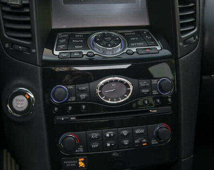 Черный Инфинити QX70, объемом двигателя 3.7 л и пробегом 124 тыс. км за 23000 $, фото 35 на Automoto.ua