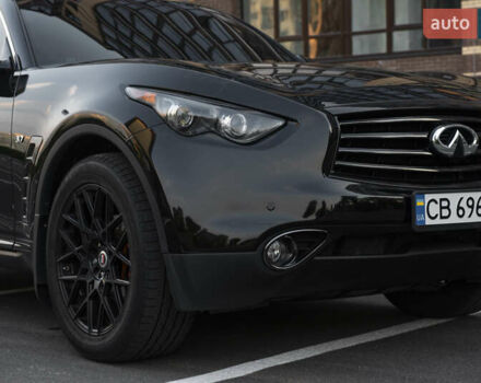 Черный Инфинити QX70, объемом двигателя 3.7 л и пробегом 124 тыс. км за 23000 $, фото 10 на Automoto.ua
