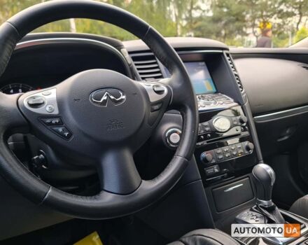 Черный Инфинити QX70, объемом двигателя 3.7 л и пробегом 80 тыс. км за 26499 $, фото 10 на Automoto.ua