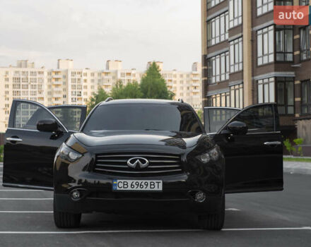Черный Инфинити QX70, объемом двигателя 3.7 л и пробегом 114 тыс. км за 24999 $, фото 7 на Automoto.ua