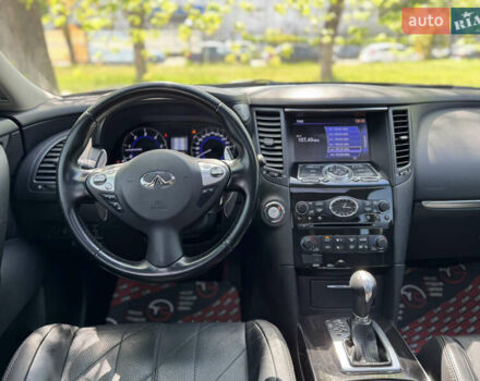 Черный Инфинити QX70, объемом двигателя 3 л и пробегом 215 тыс. км за 17500 $, фото 30 на Automoto.ua
