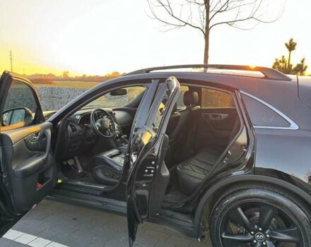 Черный Инфинити QX70, объемом двигателя 3.7 л и пробегом 210 тыс. км за 23500 $, фото 7 на Automoto.ua