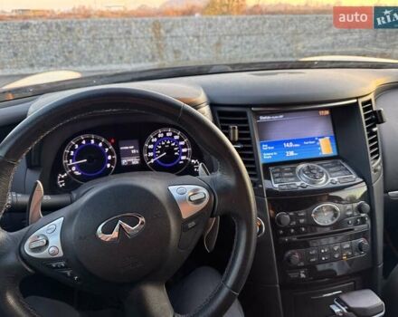 Черный Инфинити QX70, объемом двигателя 3.7 л и пробегом 210 тыс. км за 23500 $, фото 8 на Automoto.ua