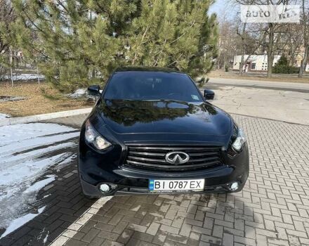 Черный Инфинити QX70, объемом двигателя 3.7 л и пробегом 98 тыс. км за 22600 $, фото 2 на Automoto.ua