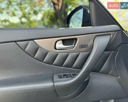 Черный Инфинити QX70, объемом двигателя 3 л и пробегом 215 тыс. км за 17500 $, фото 24 на Automoto.ua