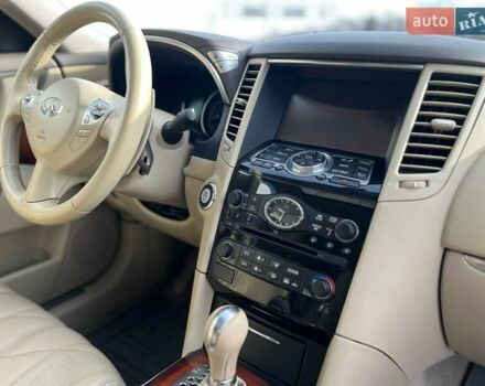 Черный Инфинити QX70, объемом двигателя 2.99 л и пробегом 118 тыс. км за 19853 $, фото 11 на Automoto.ua