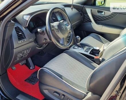 Черный Инфинити QX70, объемом двигателя 3.7 л и пробегом 155 тыс. км за 21300 $, фото 18 на Automoto.ua