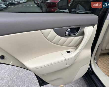 Черный Инфинити QX70, объемом двигателя 3.7 л и пробегом 194 тыс. км за 15900 $, фото 9 на Automoto.ua