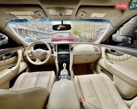 Черный Инфинити QX70, объемом двигателя 3.7 л и пробегом 194 тыс. км за 15900 $, фото 6 на Automoto.ua