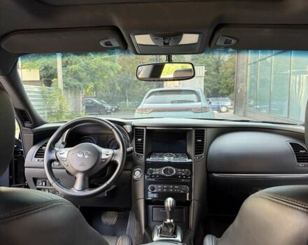 Черный Инфинити QX70, объемом двигателя 3.7 л и пробегом 81 тыс. км за 28500 $, фото 20 на Automoto.ua