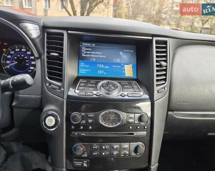 Черный Инфинити QX70, объемом двигателя 3.7 л и пробегом 93 тыс. км за 18900 $, фото 12 на Automoto.ua