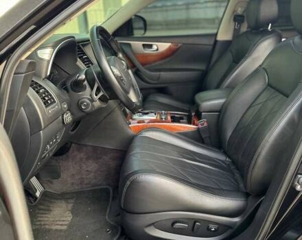Черный Инфинити QX70, объемом двигателя 2.99 л и пробегом 160 тыс. км за 19500 $, фото 26 на Automoto.ua