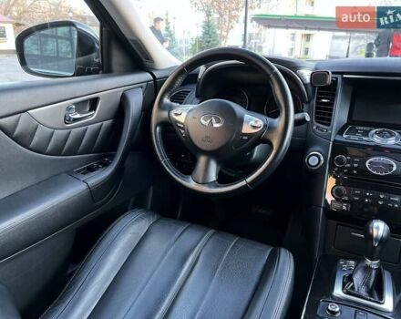 Черный Инфинити QX70, объемом двигателя 3.7 л и пробегом 128 тыс. км за 26500 $, фото 26 на Automoto.ua