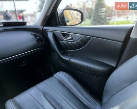 Черный Инфинити QX70, объемом двигателя 3.7 л и пробегом 128 тыс. км за 26500 $, фото 25 на Automoto.ua