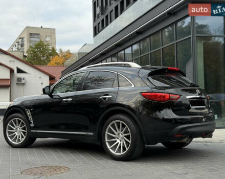 Черный Инфинити QX70, объемом двигателя 3.7 л и пробегом 141 тыс. км за 21500 $, фото 17 на Automoto.ua