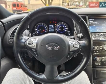 Черный Инфинити QX70, объемом двигателя 3.7 л и пробегом 93 тыс. км за 18900 $, фото 13 на Automoto.ua