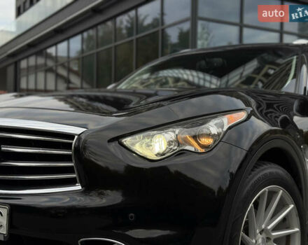 Черный Инфинити QX70, объемом двигателя 3.7 л и пробегом 141 тыс. км за 21500 $, фото 2 на Automoto.ua