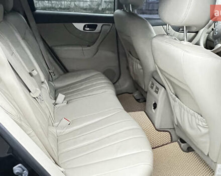 Черный Инфинити QX70, объемом двигателя 3.7 л и пробегом 194 тыс. км за 14900 $, фото 17 на Automoto.ua