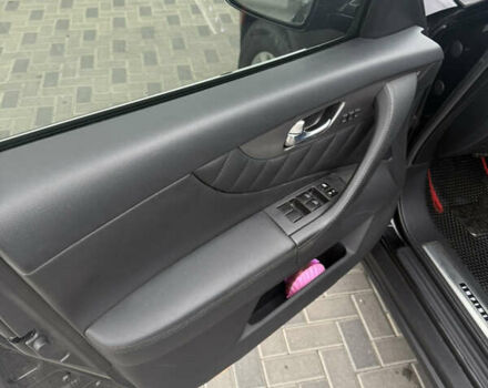 Черный Инфинити QX70, объемом двигателя 3.7 л и пробегом 150 тыс. км за 20300 $, фото 8 на Automoto.ua