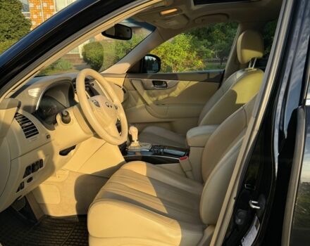 Черный Инфинити QX70, объемом двигателя 3.7 л и пробегом 170 тыс. км за 22300 $, фото 7 на Automoto.ua