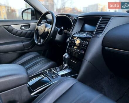 Черный Инфинити QX70, объемом двигателя 3.7 л и пробегом 128 тыс. км за 26500 $, фото 22 на Automoto.ua