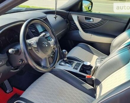 Черный Инфинити QX70, объемом двигателя 3.7 л и пробегом 155 тыс. км за 21300 $, фото 20 на Automoto.ua