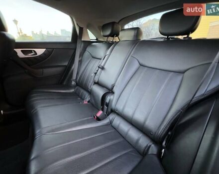 Черный Инфинити QX70, объемом двигателя 3.7 л и пробегом 128 тыс. км за 26500 $, фото 33 на Automoto.ua