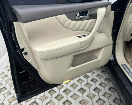 Черный Инфинити QX70, объемом двигателя 3.7 л и пробегом 194 тыс. км за 14900 $, фото 8 на Automoto.ua