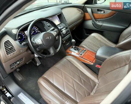 Черный Инфинити QX70, объемом двигателя 3.7 л и пробегом 141 тыс. км за 21500 $, фото 30 на Automoto.ua