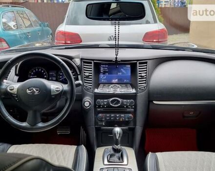 Черный Инфинити QX70, объемом двигателя 3.7 л и пробегом 155 тыс. км за 21300 $, фото 68 на Automoto.ua