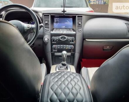 Черный Инфинити QX70, объемом двигателя 3.7 л и пробегом 155 тыс. км за 21300 $, фото 67 на Automoto.ua