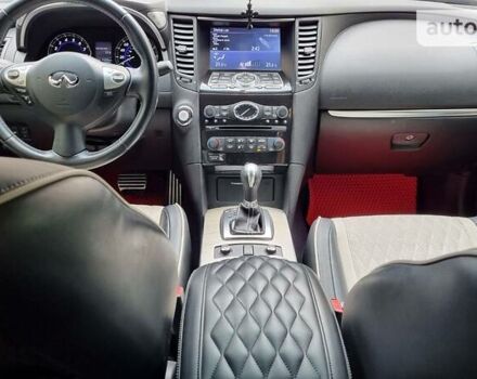 Черный Инфинити QX70, объемом двигателя 3.7 л и пробегом 155 тыс. км за 21300 $, фото 74 на Automoto.ua