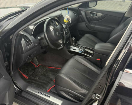 Черный Инфинити QX70, объемом двигателя 3.7 л и пробегом 150 тыс. км за 20300 $, фото 7 на Automoto.ua