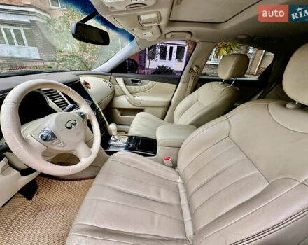 Черный Инфинити QX70, объемом двигателя 3.7 л и пробегом 194 тыс. км за 15900 $, фото 5 на Automoto.ua