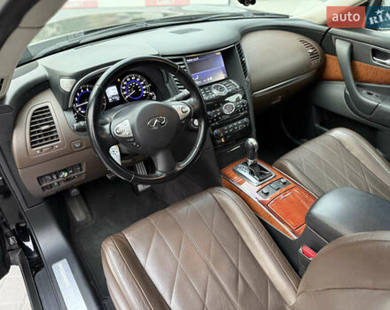 Черный Инфинити QX70, объемом двигателя 3.7 л и пробегом 141 тыс. км за 21500 $, фото 29 на Automoto.ua