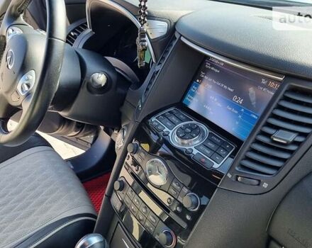 Черный Инфинити QX70, объемом двигателя 3.7 л и пробегом 155 тыс. км за 21300 $, фото 32 на Automoto.ua