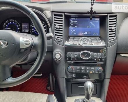 Черный Инфинити QX70, объемом двигателя 3.7 л и пробегом 155 тыс. км за 21300 $, фото 69 на Automoto.ua