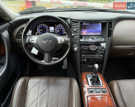 Черный Инфинити QX70, объемом двигателя 3.7 л и пробегом 141 тыс. км за 21500 $, фото 43 на Automoto.ua