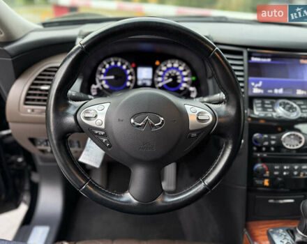 Черный Инфинити QX70, объемом двигателя 3.7 л и пробегом 141 тыс. км за 21500 $, фото 31 на Automoto.ua