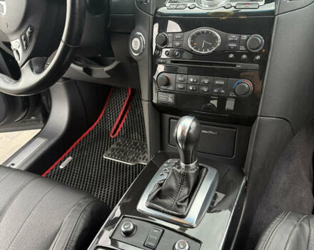 Черный Инфинити QX70, объемом двигателя 3.7 л и пробегом 150 тыс. км за 20300 $, фото 15 на Automoto.ua