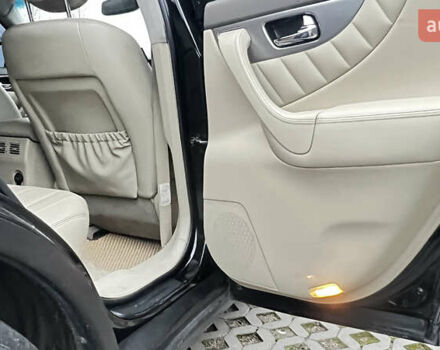 Черный Инфинити QX70, объемом двигателя 3.7 л и пробегом 194 тыс. км за 14900 $, фото 18 на Automoto.ua