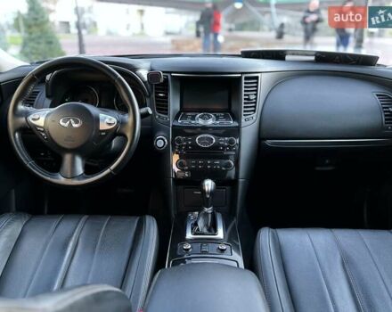 Черный Инфинити QX70, объемом двигателя 3.7 л и пробегом 128 тыс. км за 26500 $, фото 23 на Automoto.ua